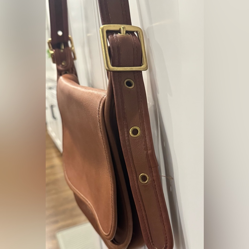 Vintage Coach 9951 Patricia Legacy British Tan Leather Messenger Shoulder Bag - Picture 3 of 15